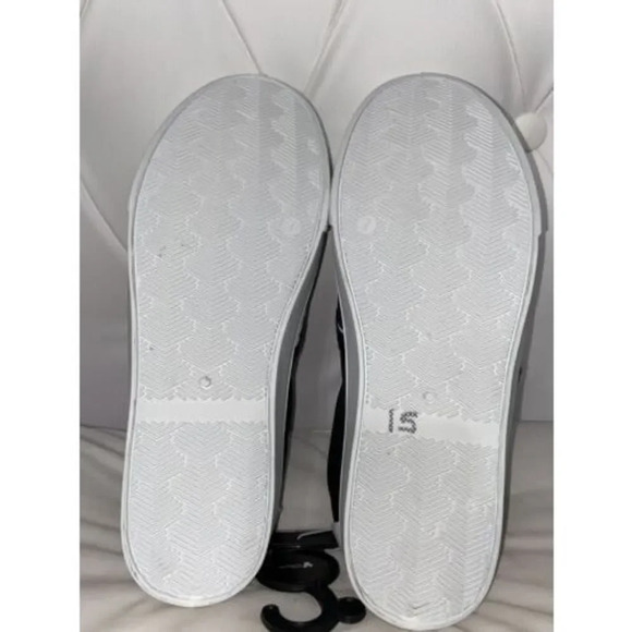 Disney Mickey Mouse Slip On 1928 Star Black White Sneakers Mens Size 7 BRAND NEW - Picture 8 of 8